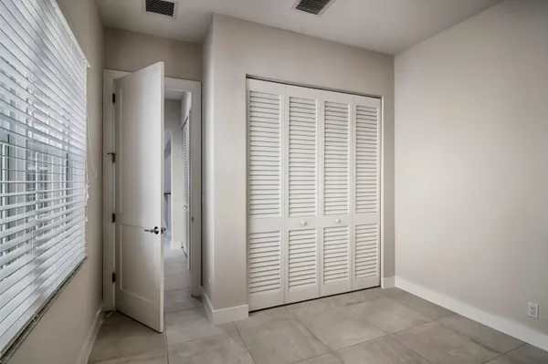 an entryway with a window