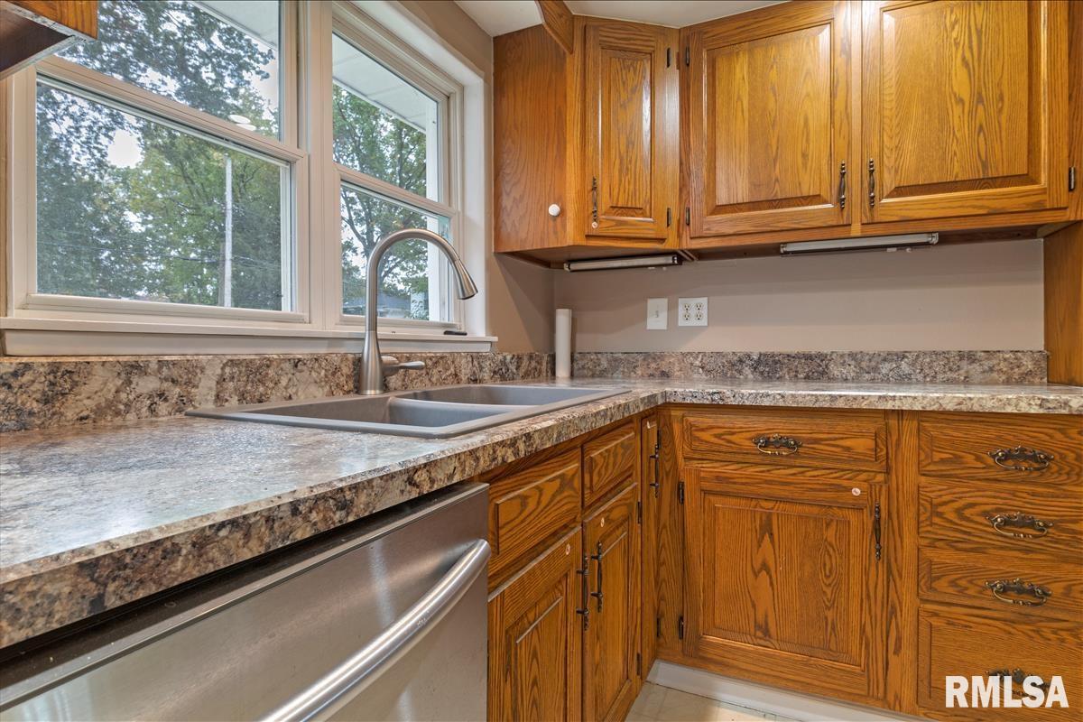 3348 South Spring Street Springfield, IL 62703 - Photo 13 of 21