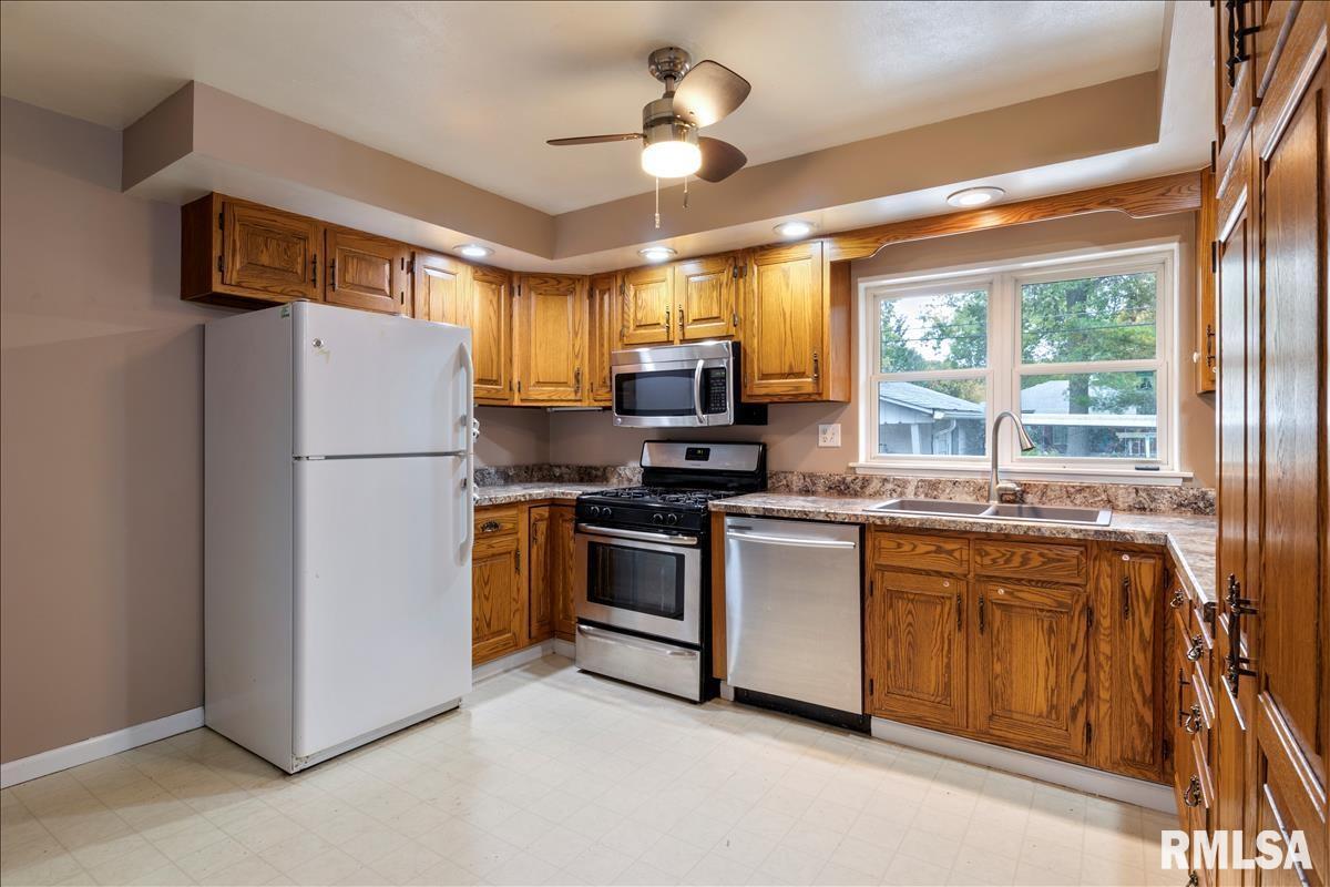 3348 South Spring Street Springfield, IL 62703 - Photo 9 of 21
