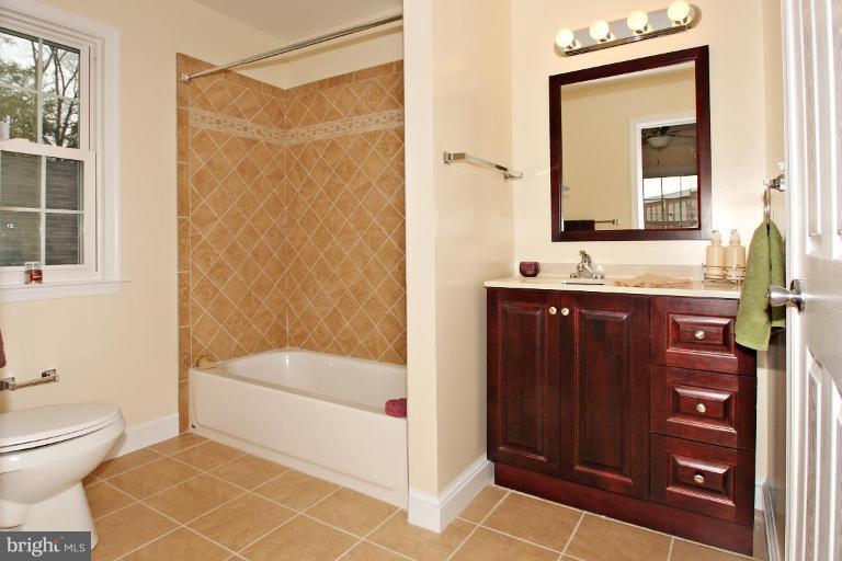 501 Schuyler Road Silver Spring, MD 20910 - Photo 14 of 16 Bath #2