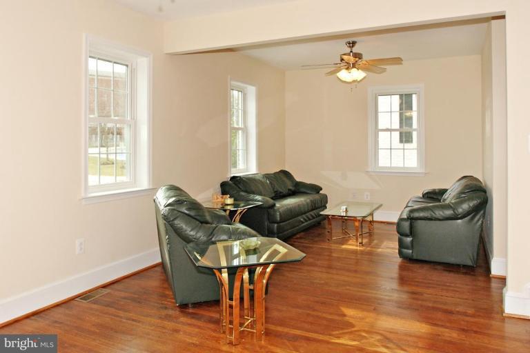 501 Schuyler Road Silver Spring, MD 20910 - Photo 6 of 16 Living Room