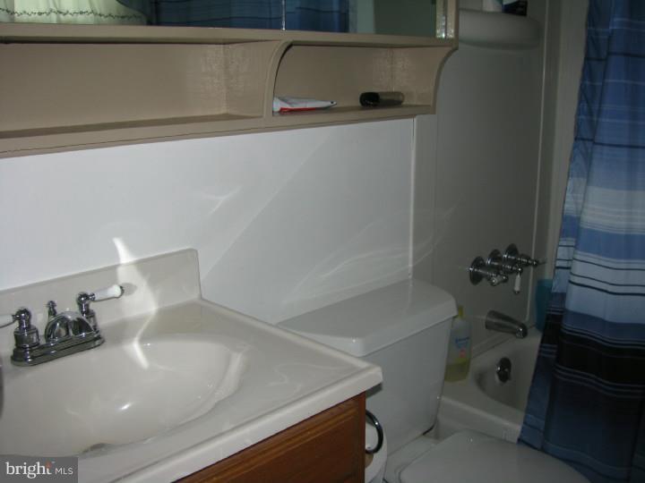 118 Rita Road New Castle, DE 19720 - Photo 15 of 24 Bathroom