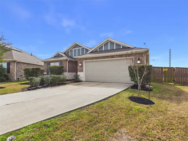$2,300 | 2002 Brisa Lane, Mont Belvieu, TX 77523