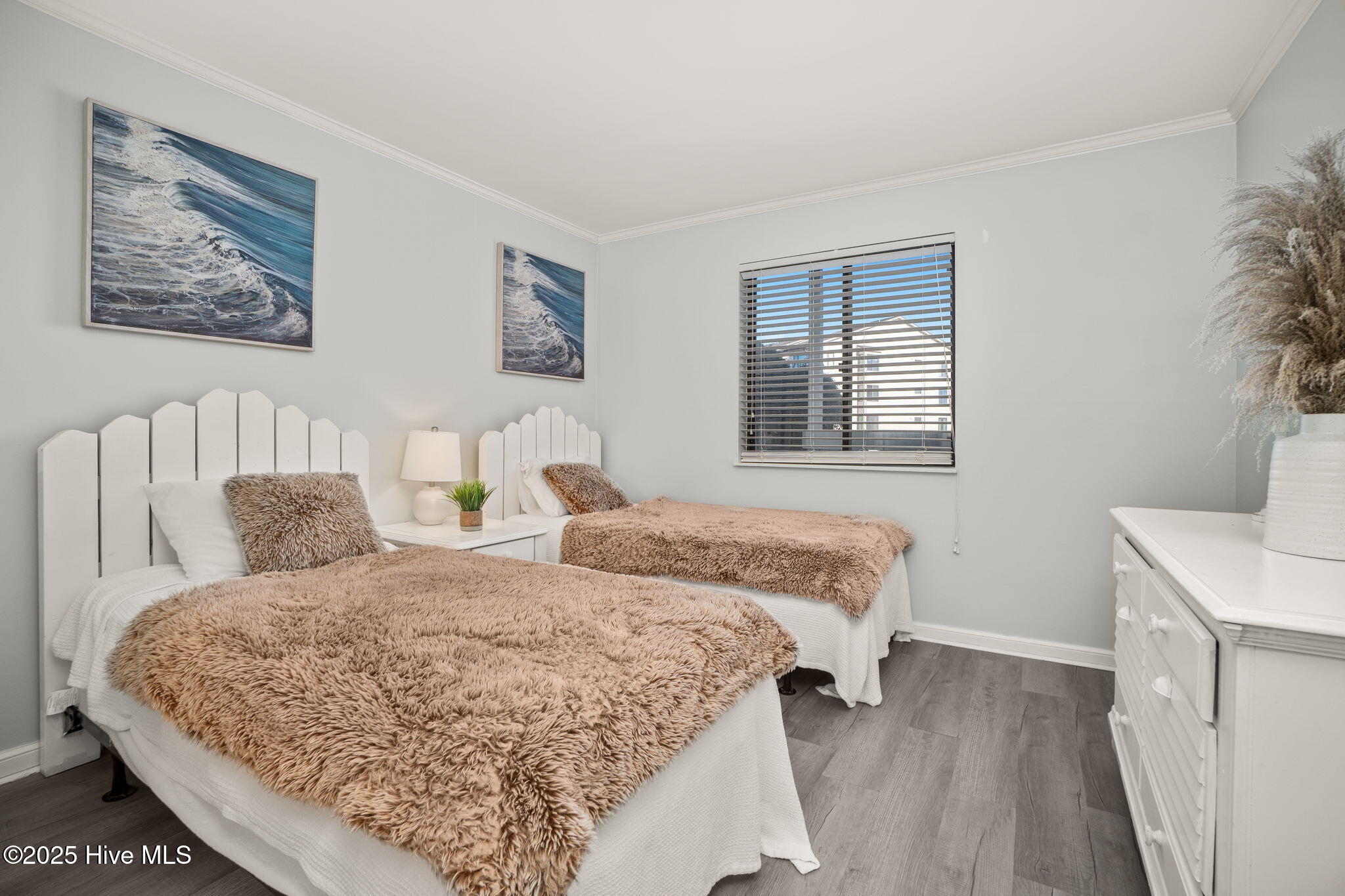 10300 Coast Guard Road, Unit C103 POINT EMERALD VILLAS Emerald Isle, NC 28594 - Photo 20 of 44 Guest bedroom 1