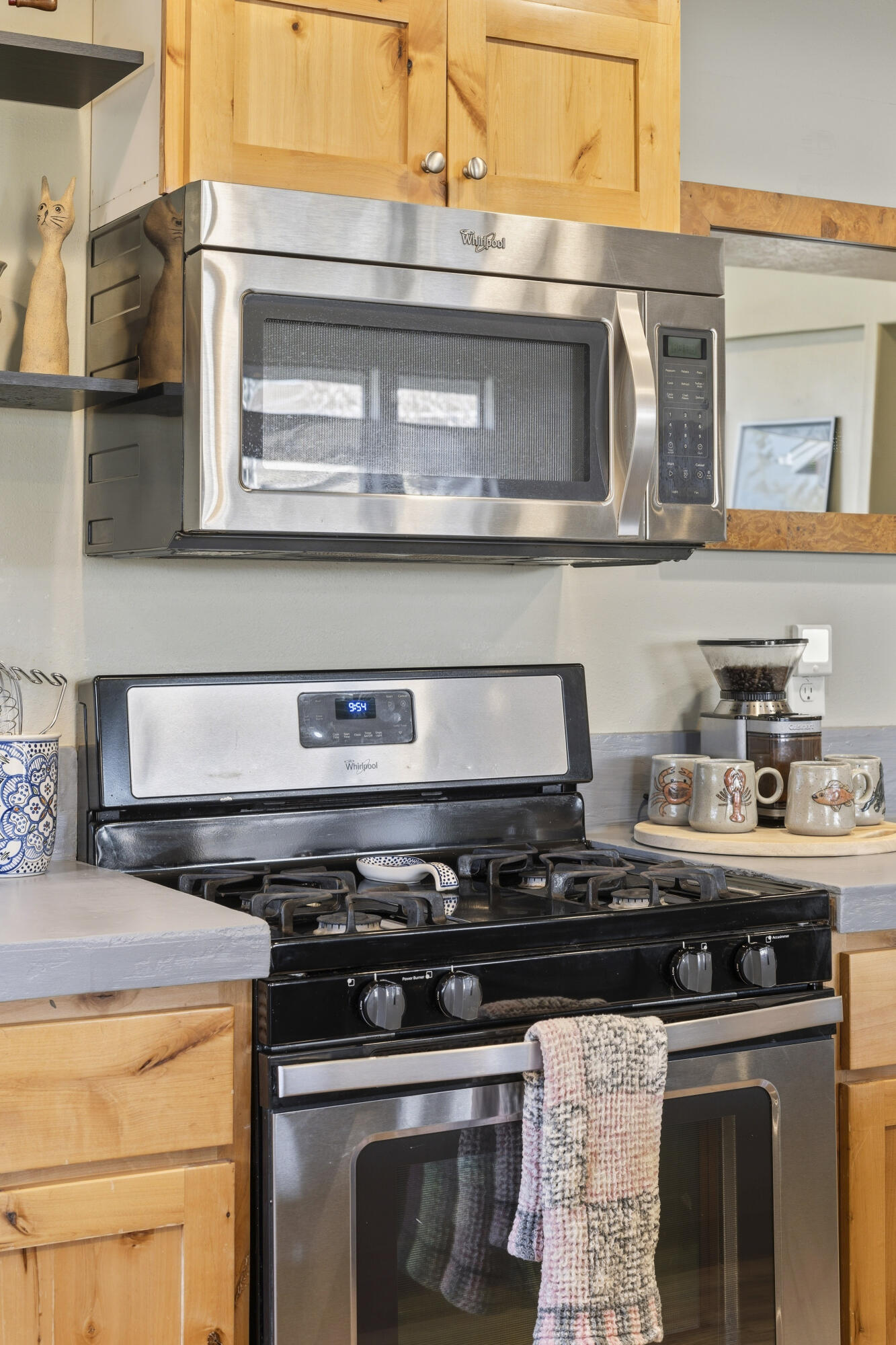 2845 Southwest 31st Street Redmond, OR 97756 - Photo 20 of 33 14-Kitchen