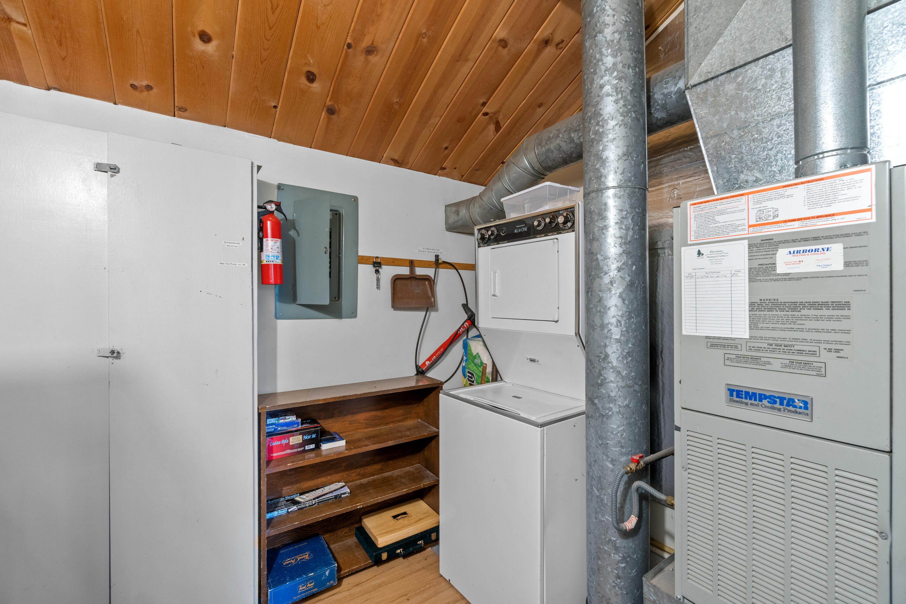 57488 Ranch Cabin Road, Unit 27 Sunriver, OR 97707 - Photo 14 of 21 Laundry Room
