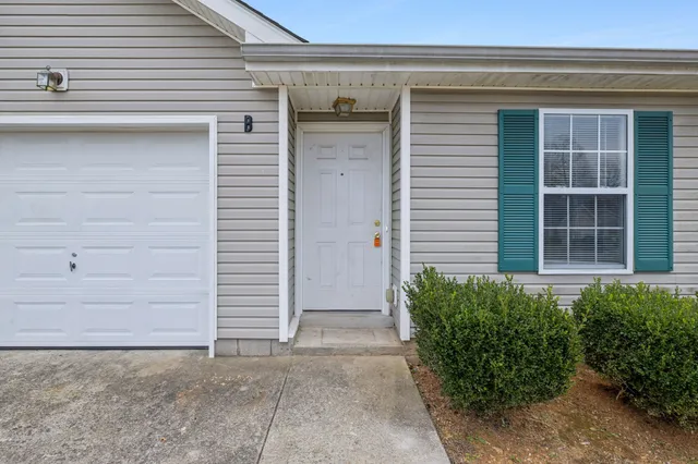 a view of entrance front of the house