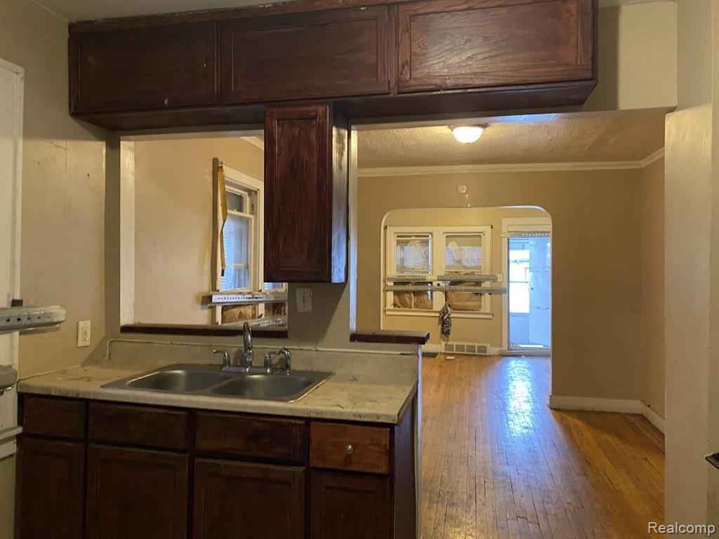 8032 Jackson Avenue Warren, MI 48089 - Photo 5 of 13