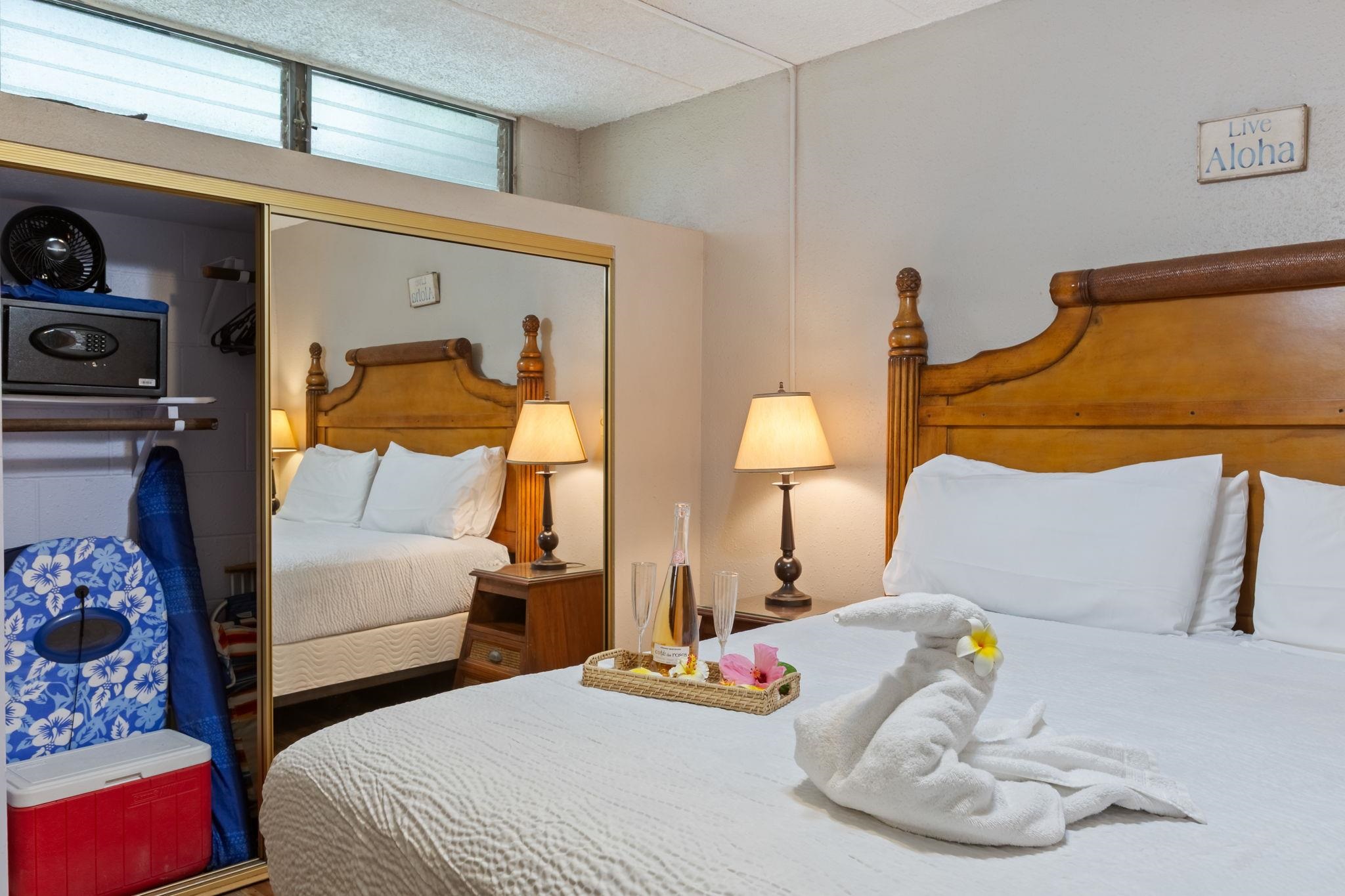 2531 South Kihei Road, Unit C414 Kihei, HI 96753 - Photo 31 of 47 a bedroom with two beds and a couch