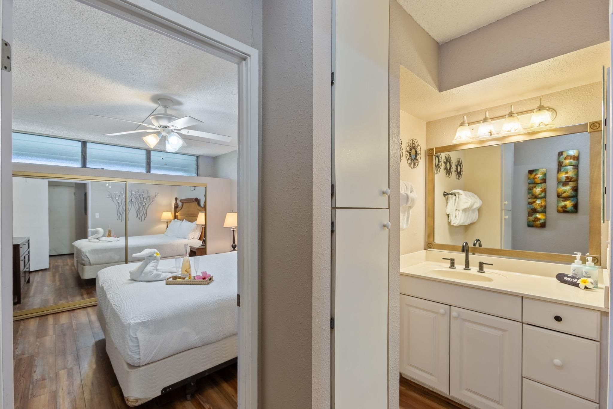 2531 South Kihei Road, Unit C414 Kihei, HI 96753 - Photo 32 of 47 a en suite bathroom with a double vanity sink and mirror