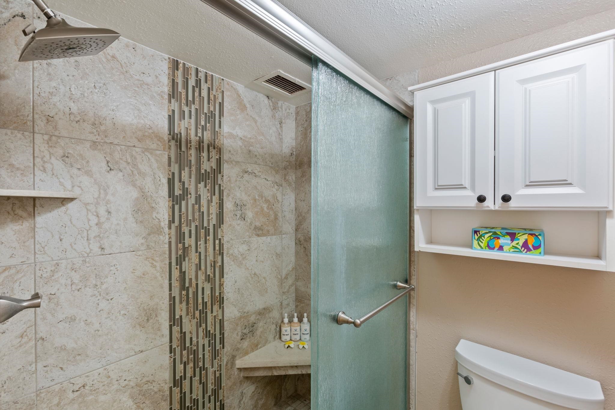 2531 South Kihei Road, Unit C414 Kihei, HI 96753 - Photo 33 of 47 a bathroom with a shower a toilet and sink