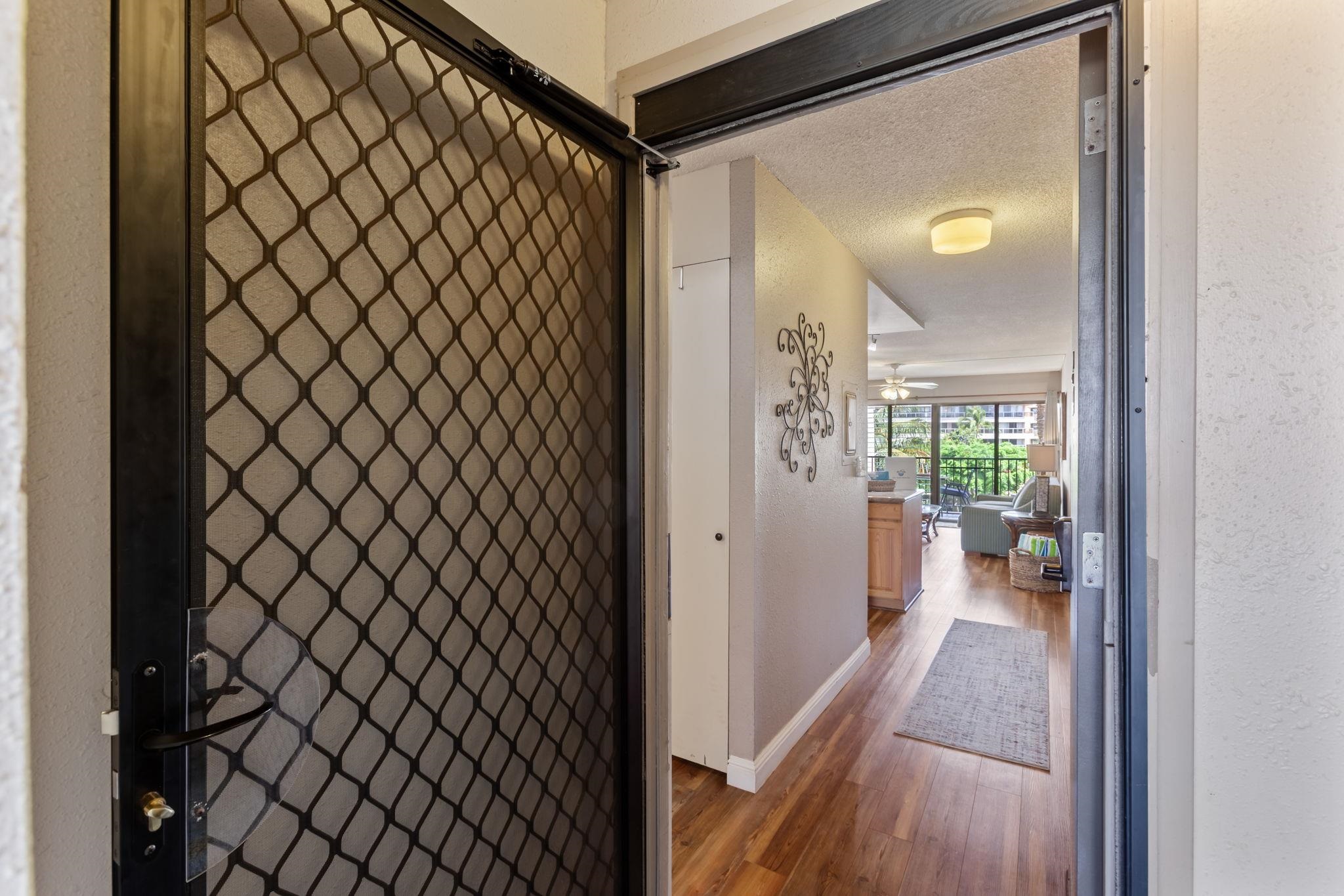 2531 South Kihei Road, Unit C414 Kihei, HI 96753 - Photo 4 of 47 a view of a bathroom from a corridor