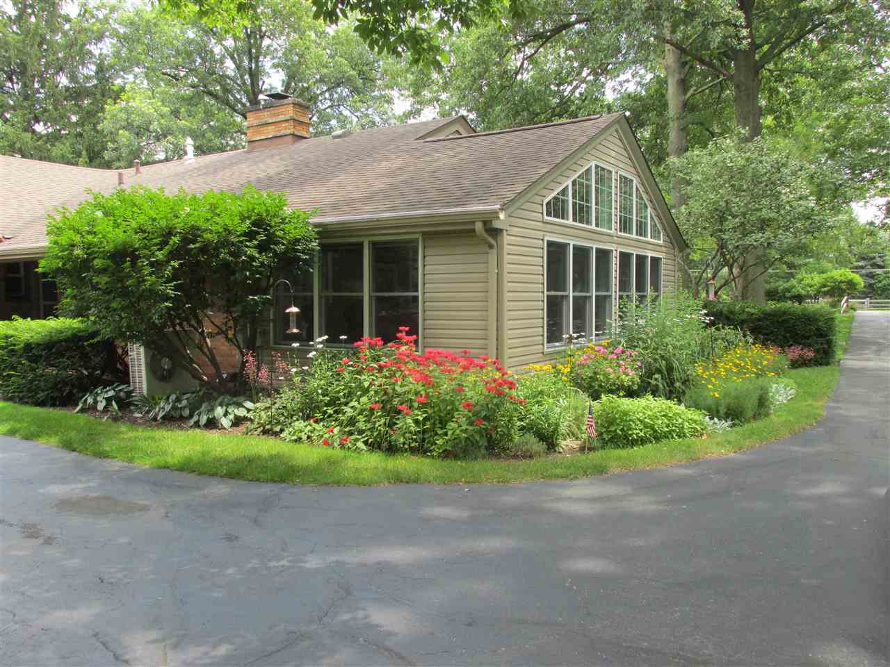 6142 West Hamilton Road South Fort Wayne, IN 46814 - Photo 2 of 12