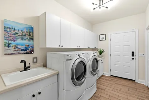 $975,000 | 901 Winding Way, Middleton, WI 53562