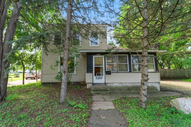 $247,500 | 720 Bluff Avenue East, Shakopee, MN 55379