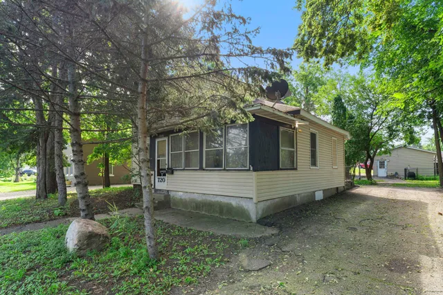 $247,500 | 720 Bluff Avenue East, Shakopee, MN 55379