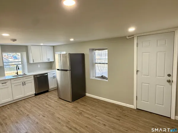 $1,350 | 205 Shaw Street, Unit B, New London, CT 06320