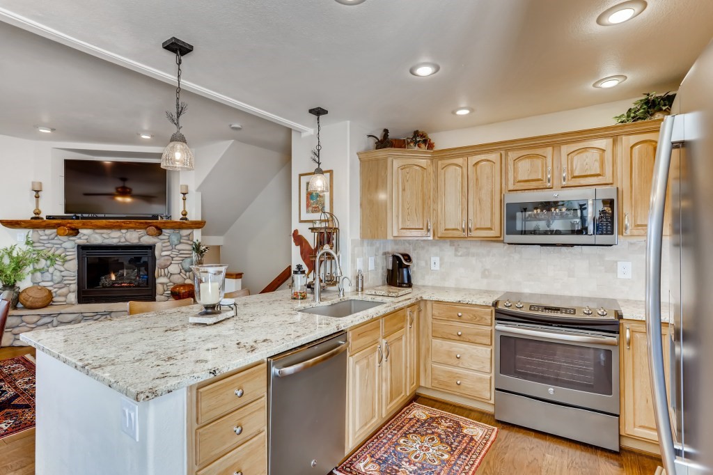 98 Lookout Ridge Drive, Unit 98 Dillon, CO 80435 - Photo 12 of 29 Plenty of room to cook and have conversation all at the same time...