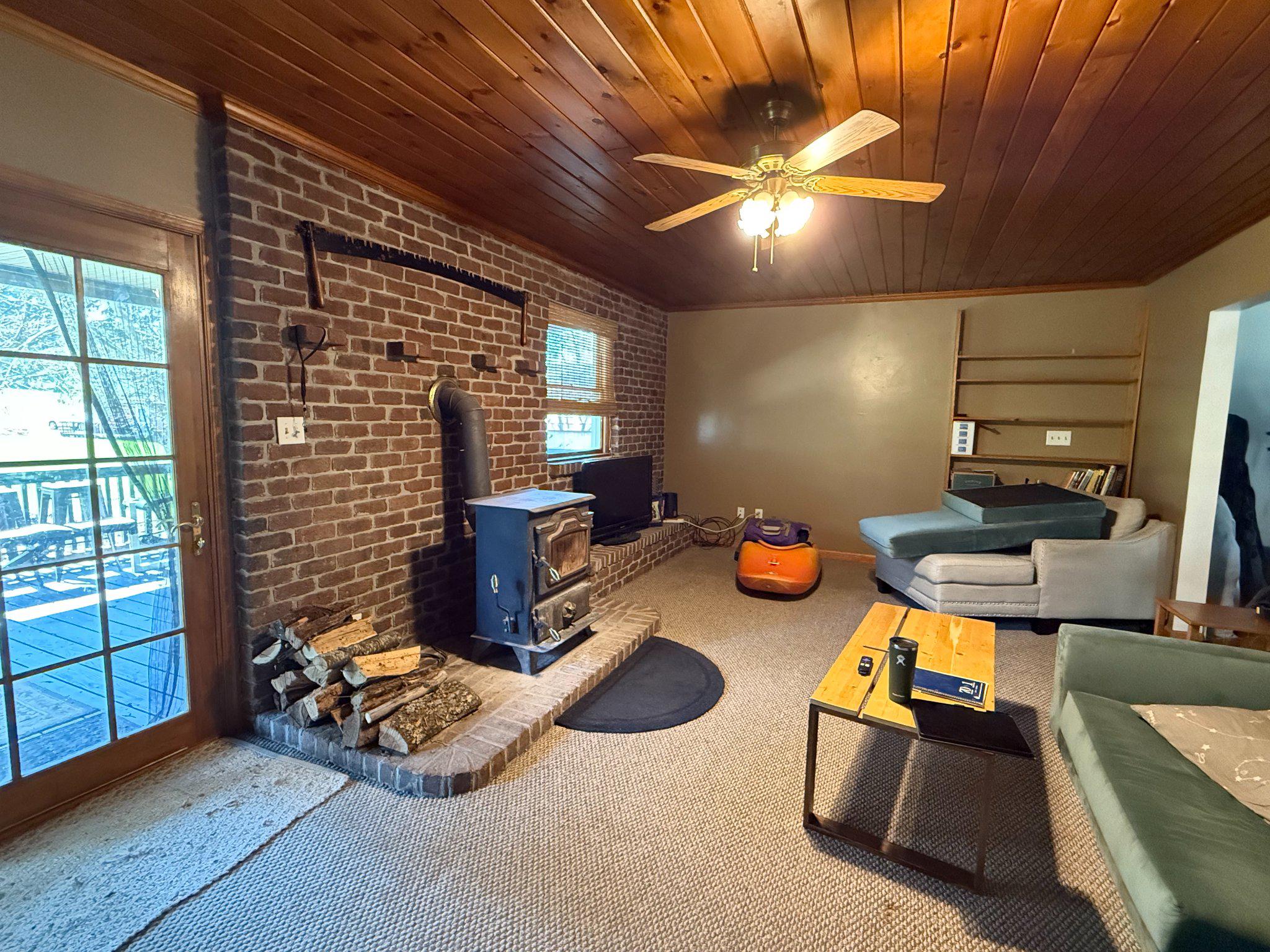107 Walnut Street Friendsville, MD 21531 - Photo 4 of 8 Living Room