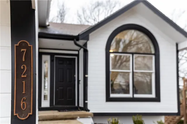 $395,000 | 7216 North Hickory Street, Kansas City, MO 64118