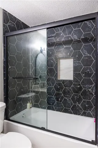 $395,000 | 7216 North Hickory Street, Kansas City, MO 64118