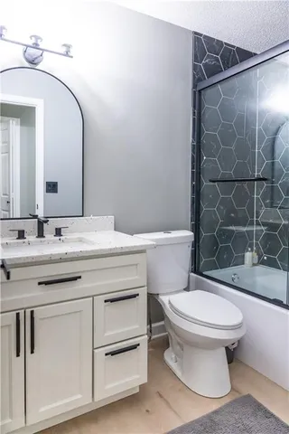 $395,000 | 7216 North Hickory Street, Kansas City, MO 64118