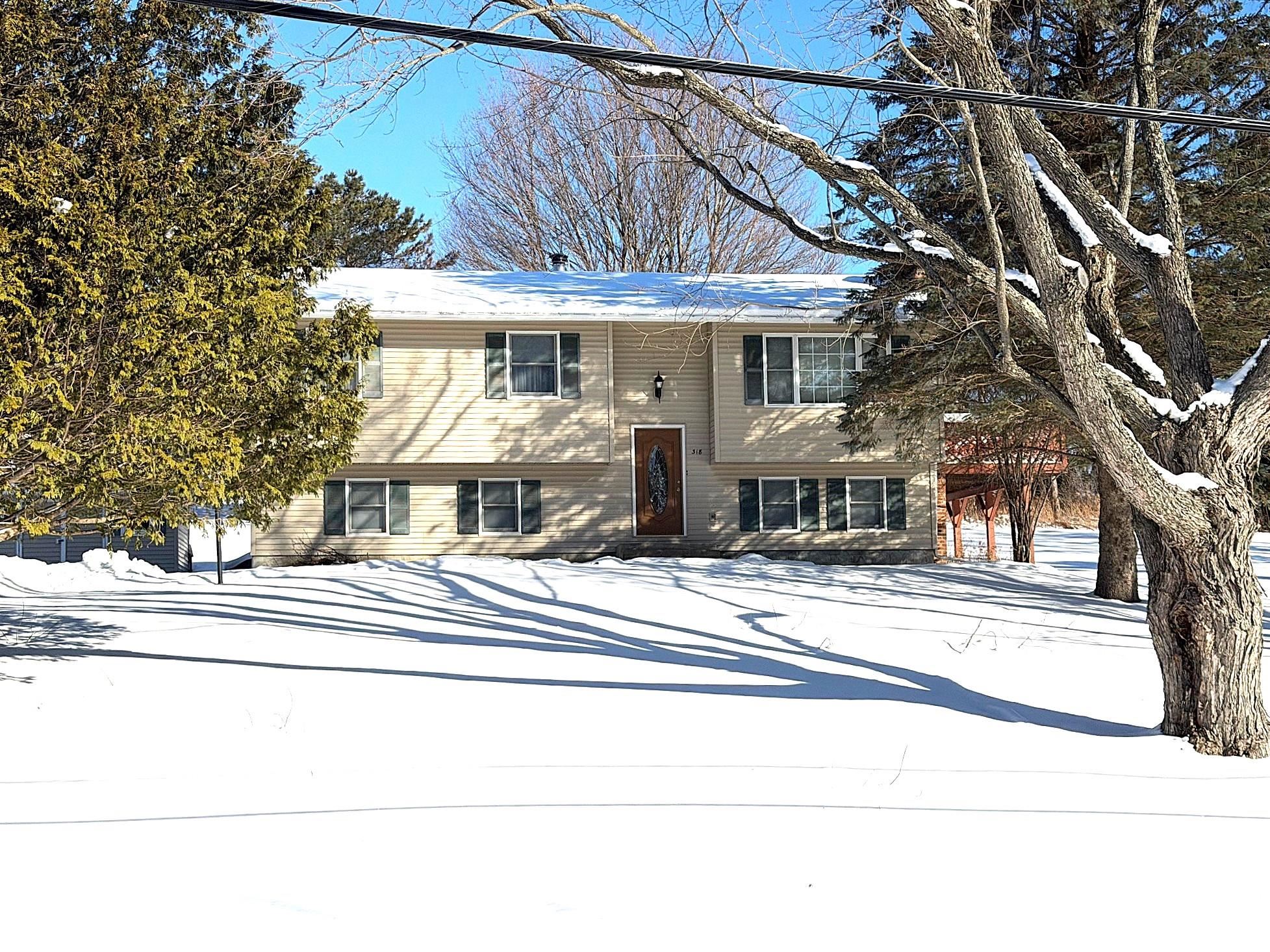 318 Oak Knoll Road Williston, VT 05495 - Photo 2 of 25