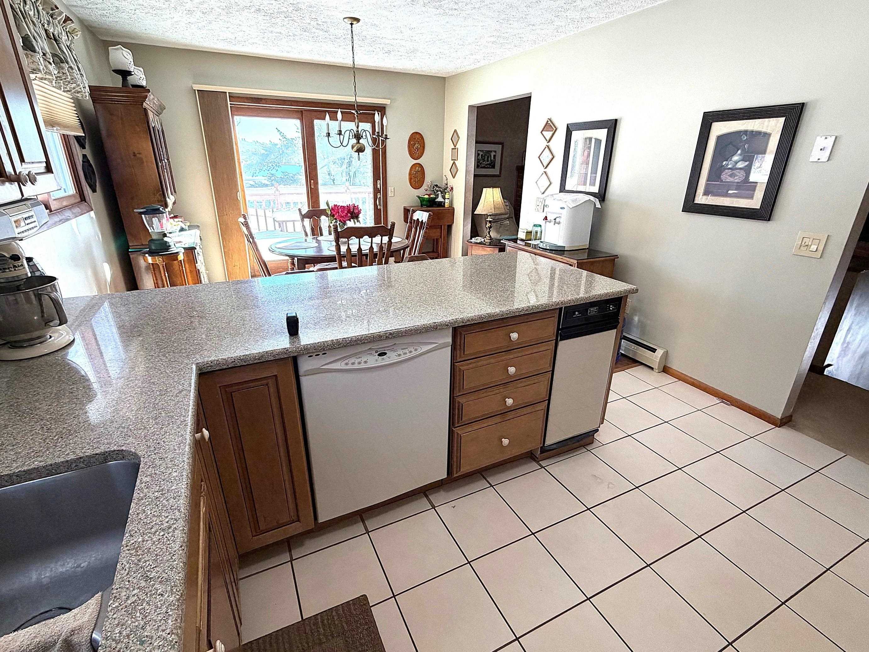 318 Oak Knoll Road Williston, VT 05495 - Photo 5 of 25