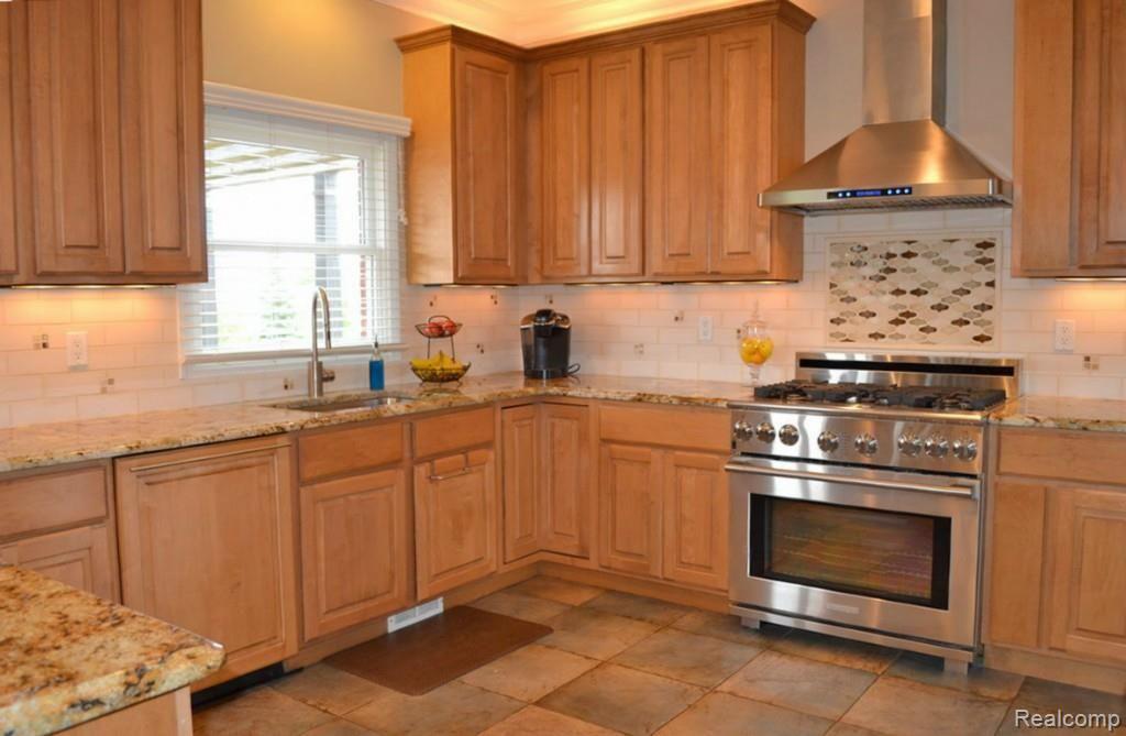 3681 Inverness Drive Rochester, MI 48306 - Photo 11 of 31 Granite Countertops and Customized Cabinetry