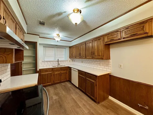 $2,350 | 1925 Glen Hill Drive, Carrollton, TX 75007