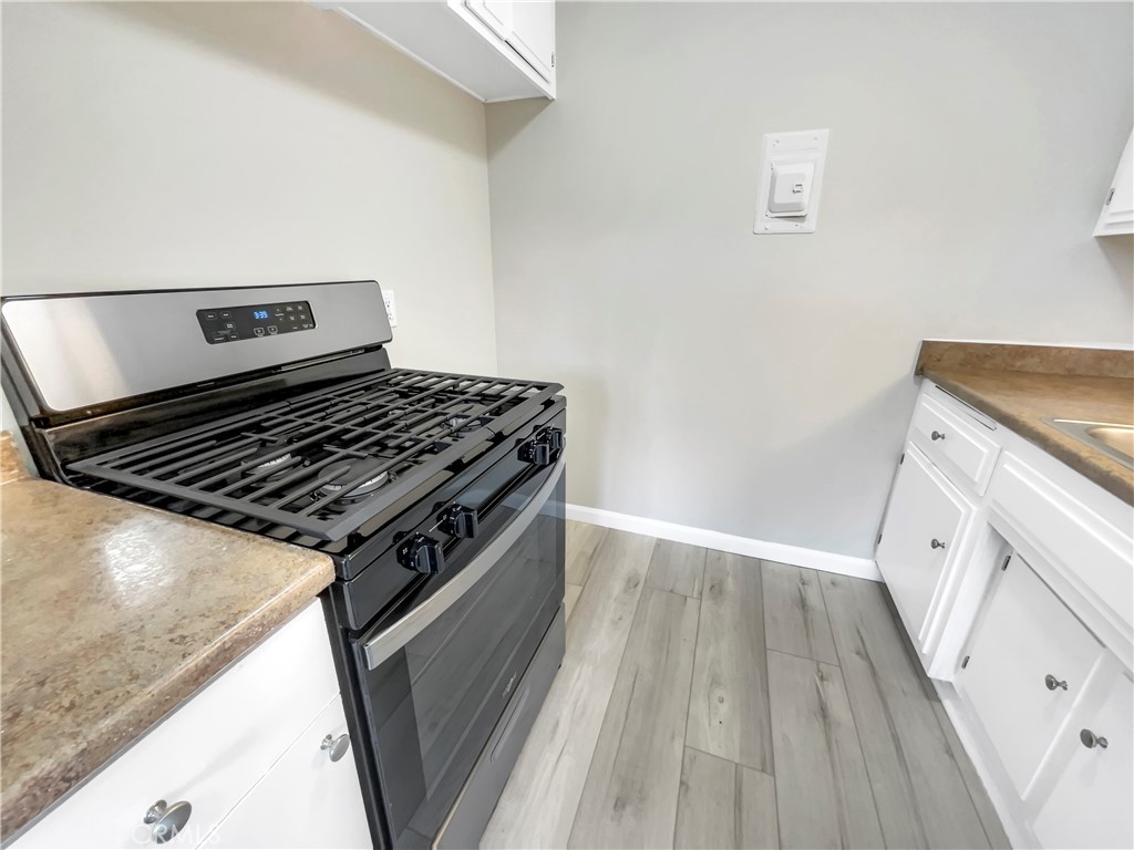1920 North H Street, Unit 251 Oxnard, CA 93036 - Photo 6 of 19 a close view of stove top oven