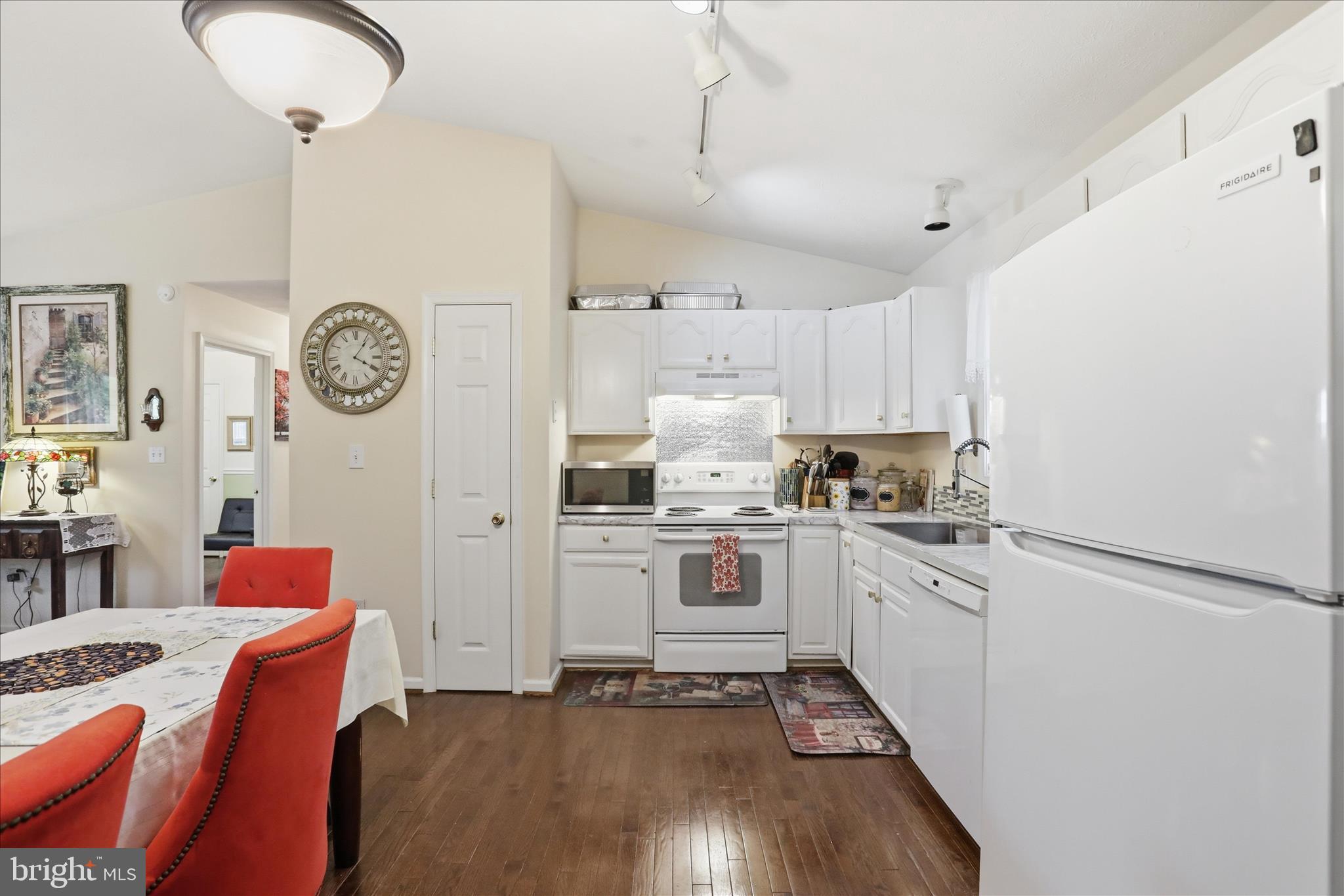 126 Cliffside Road Linden, VA 22642 - Photo 7 of 49 Highly Efficient L-Shaped Kitchen