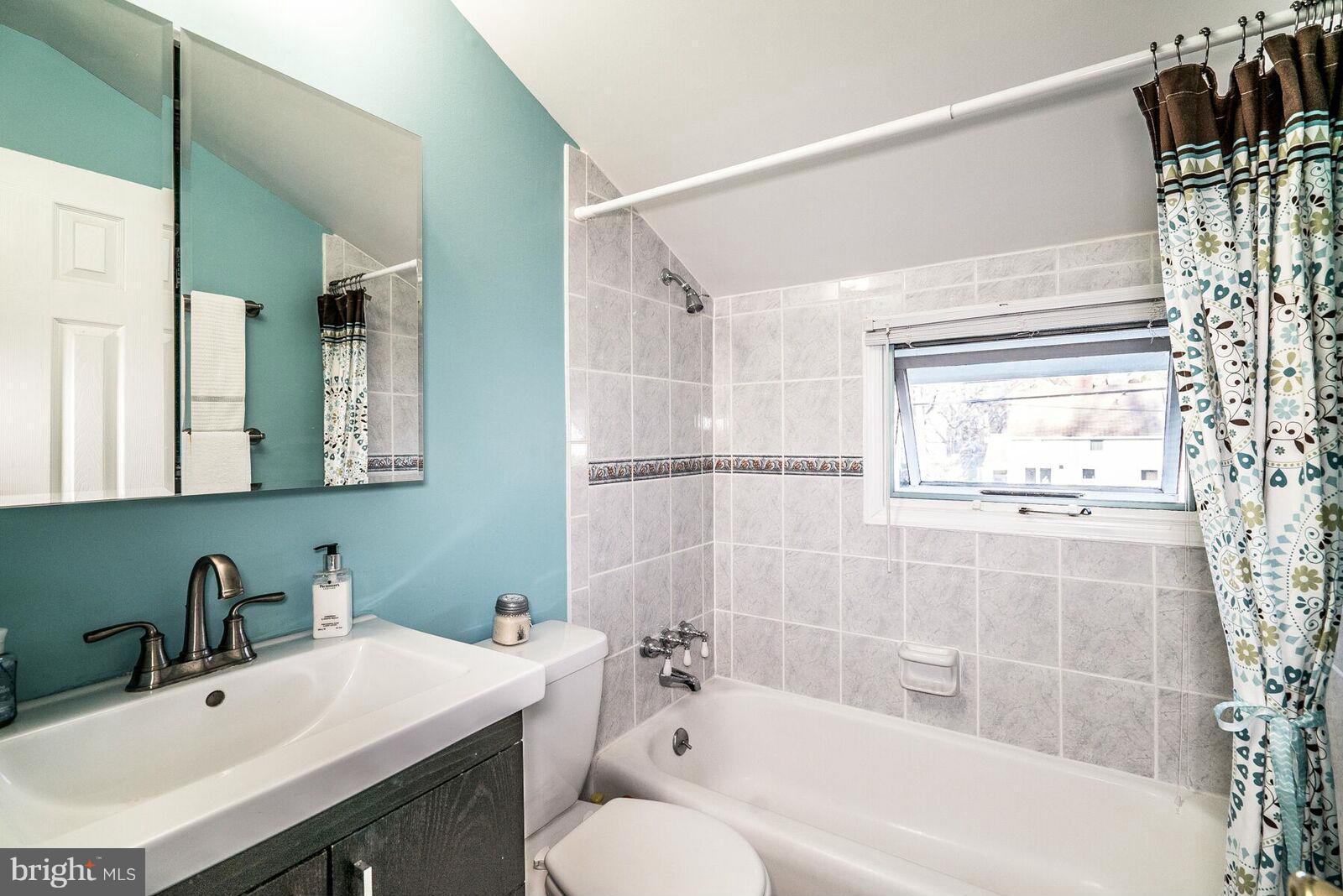 2217 Luzerne Avenue Silver Spring, MD 20910 - Photo 26 of 30 Bath (Master)