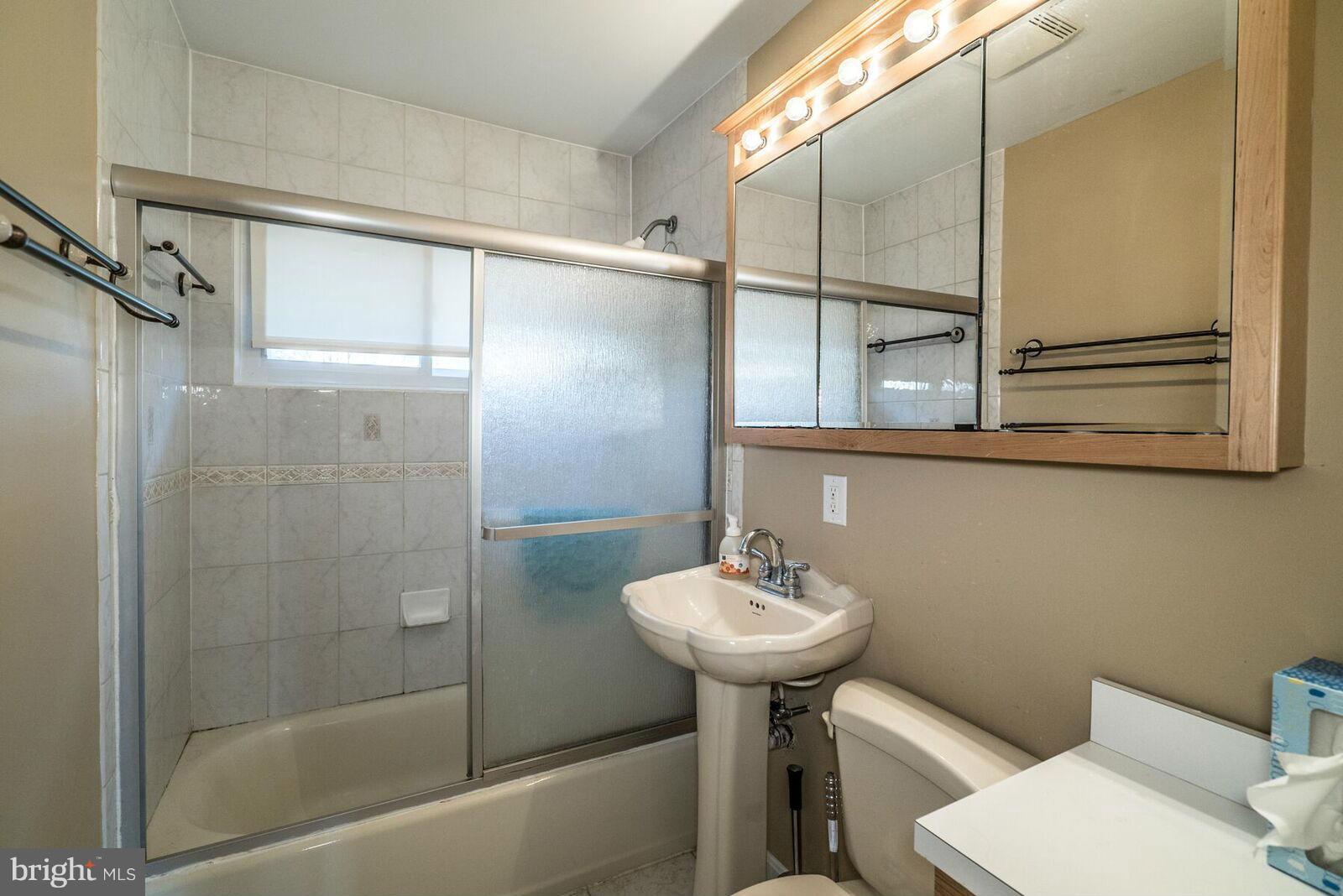 2217 Luzerne Avenue Silver Spring, MD 20910 - Photo 29 of 30 Bath
