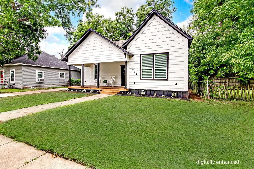 904 South Anglin Street Cleburne, TX 76031 - Photo 3 of 38