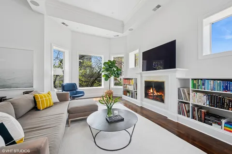 $1,350,000 | 456 West Deming Place, Unit 4W, Chicago, IL 60614