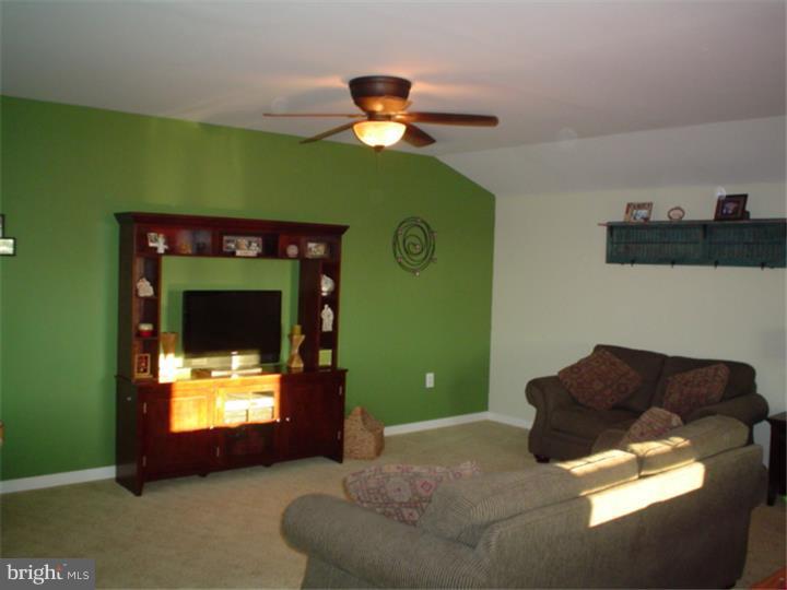 69 Kugler Road Royersford, PA 19468 - Photo 4 of 21 Living Room
