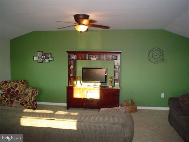 69 Kugler Road Royersford, PA 19468 - Photo 7 of 21 Living Room