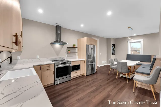 $529,900 | 300 North 7th Street, Unit 2 UPPER, Grand Haven, MI 49417