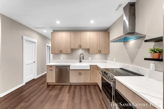 $529,900 | 300 North 7th Street, Unit 2 UPPER, Grand Haven, MI 49417