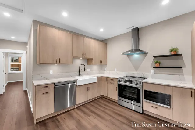 $529,900 | 300 North 7th Street, Unit 2 UPPER, Grand Haven, MI 49417