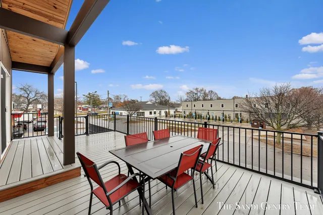 $529,900 | 300 North 7th Street, Unit 2 UPPER, Grand Haven, MI 49417