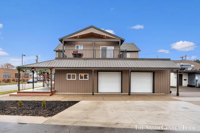 $529,900 | 300 North 7th Street, Unit 2 UPPER, Grand Haven, MI 49417