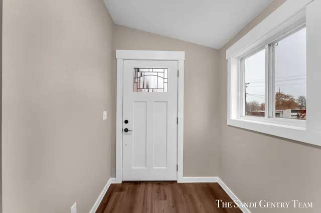 $529,900 | 300 North 7th Street, Unit 2 UPPER, Grand Haven, MI 49417