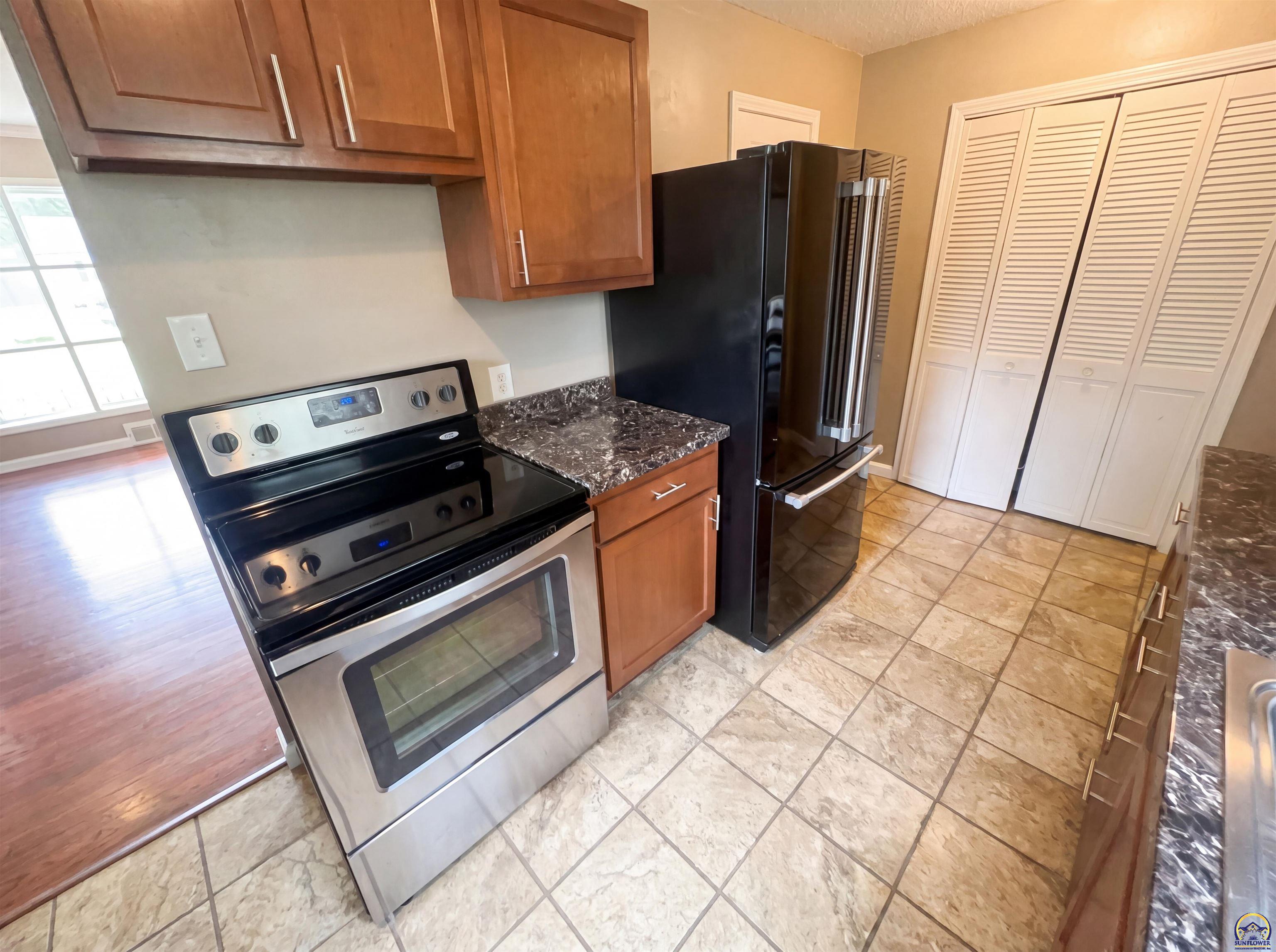 5618 Southwest 14th Street Topeka, KS 66604 - Photo 7 of 15