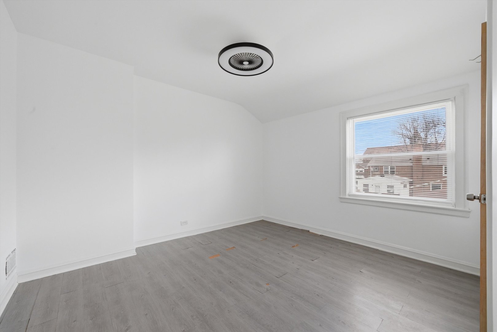 3941 North Mobile Avenue Chicago, IL 60634 - Photo 17 of 46 an empty room with windows