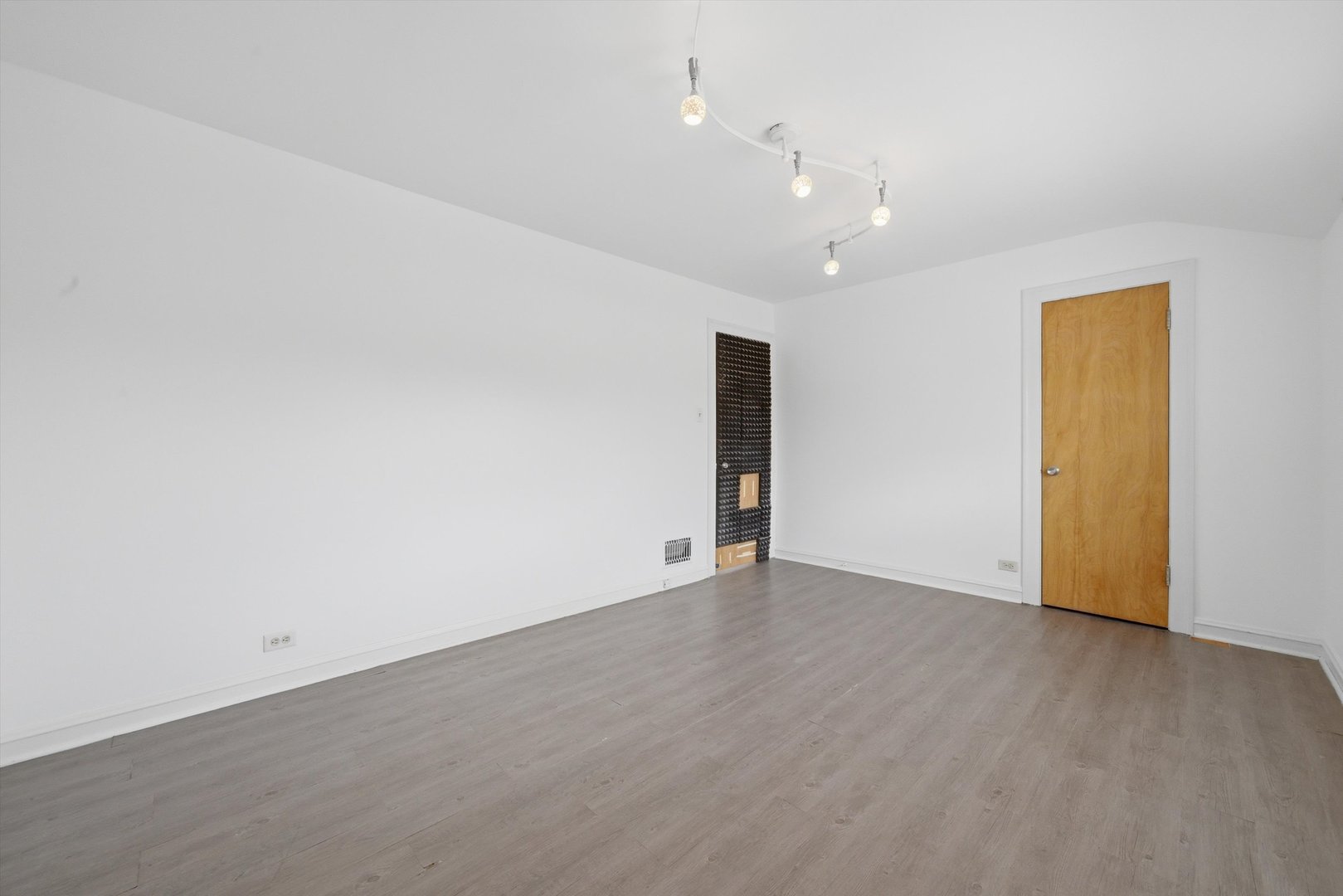 3941 North Mobile Avenue Chicago, IL 60634 - Photo 23 of 46 a view of an empty room with wooden floor