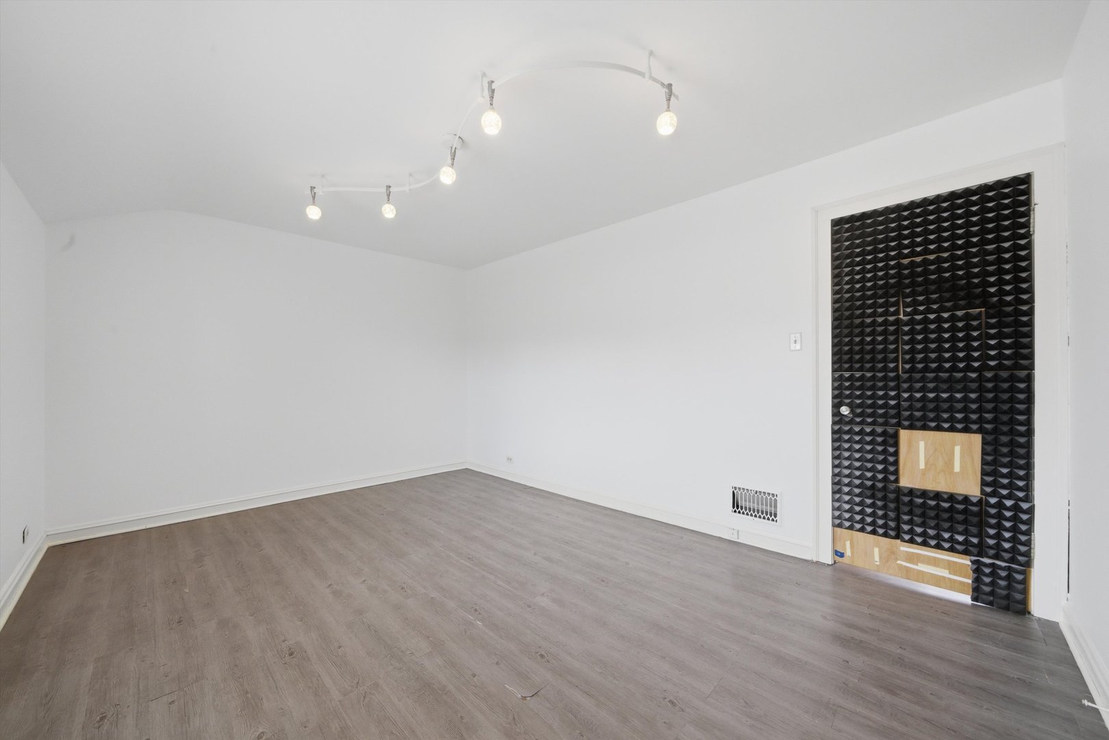 3941 North Mobile Avenue Chicago, IL 60634 - Photo 25 of 46 an empty room with wooden floor and windows