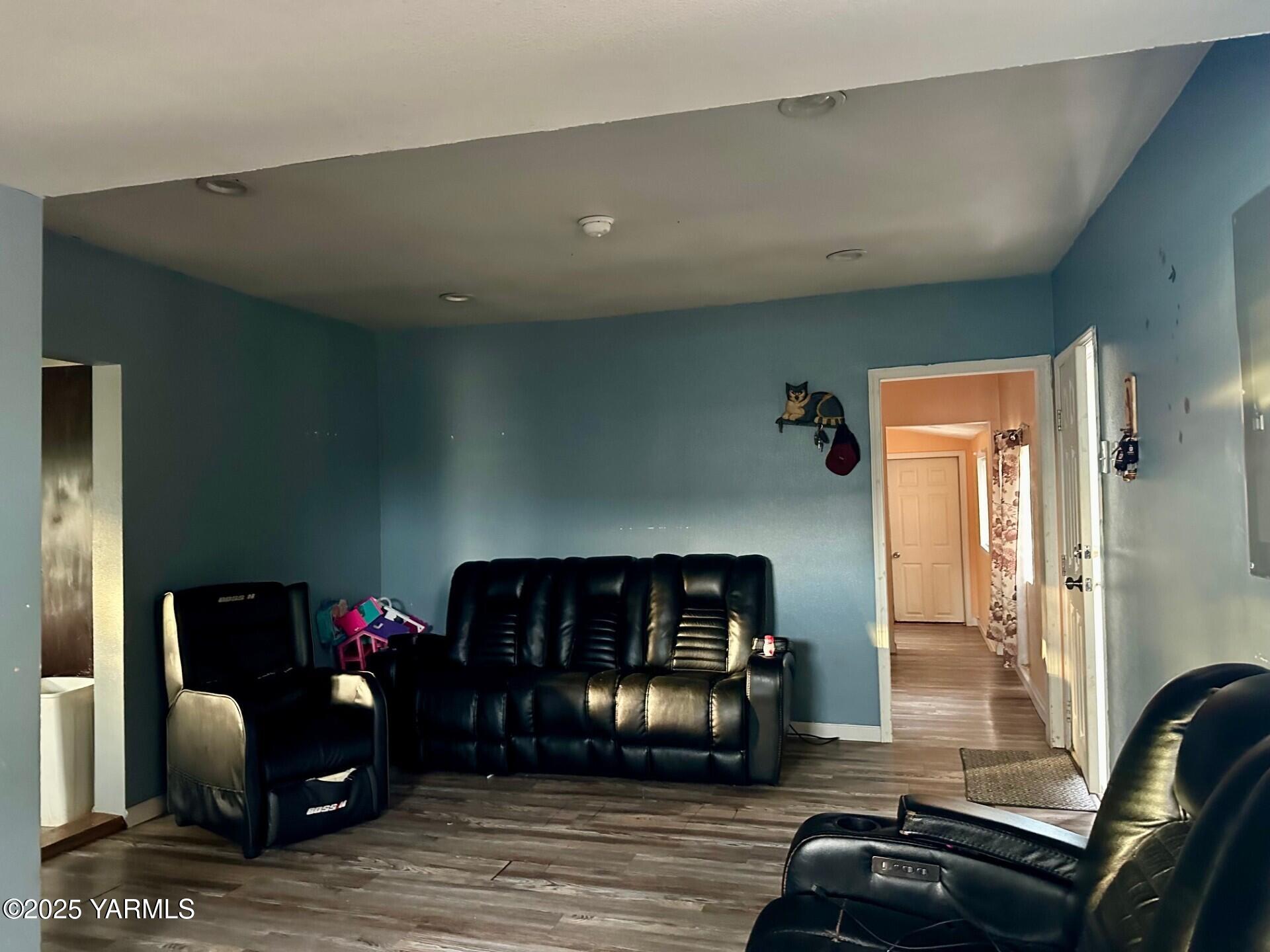1504 South 14th Street Yakima, WA 98901 - Photo 10 of 11 a living room with furniture