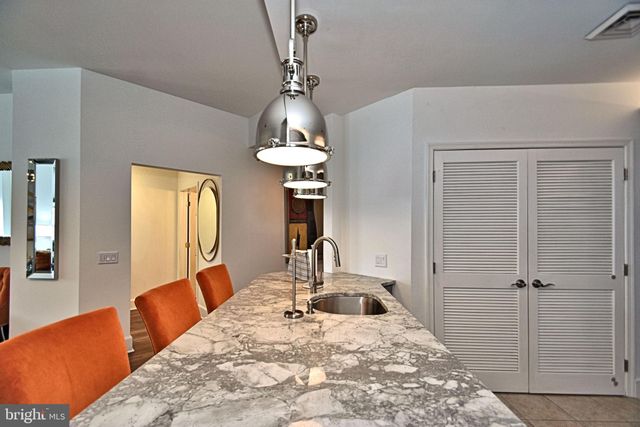 $445,000 | 1600 Arch Street, Unit 1220, Philadelphia, PA 19103